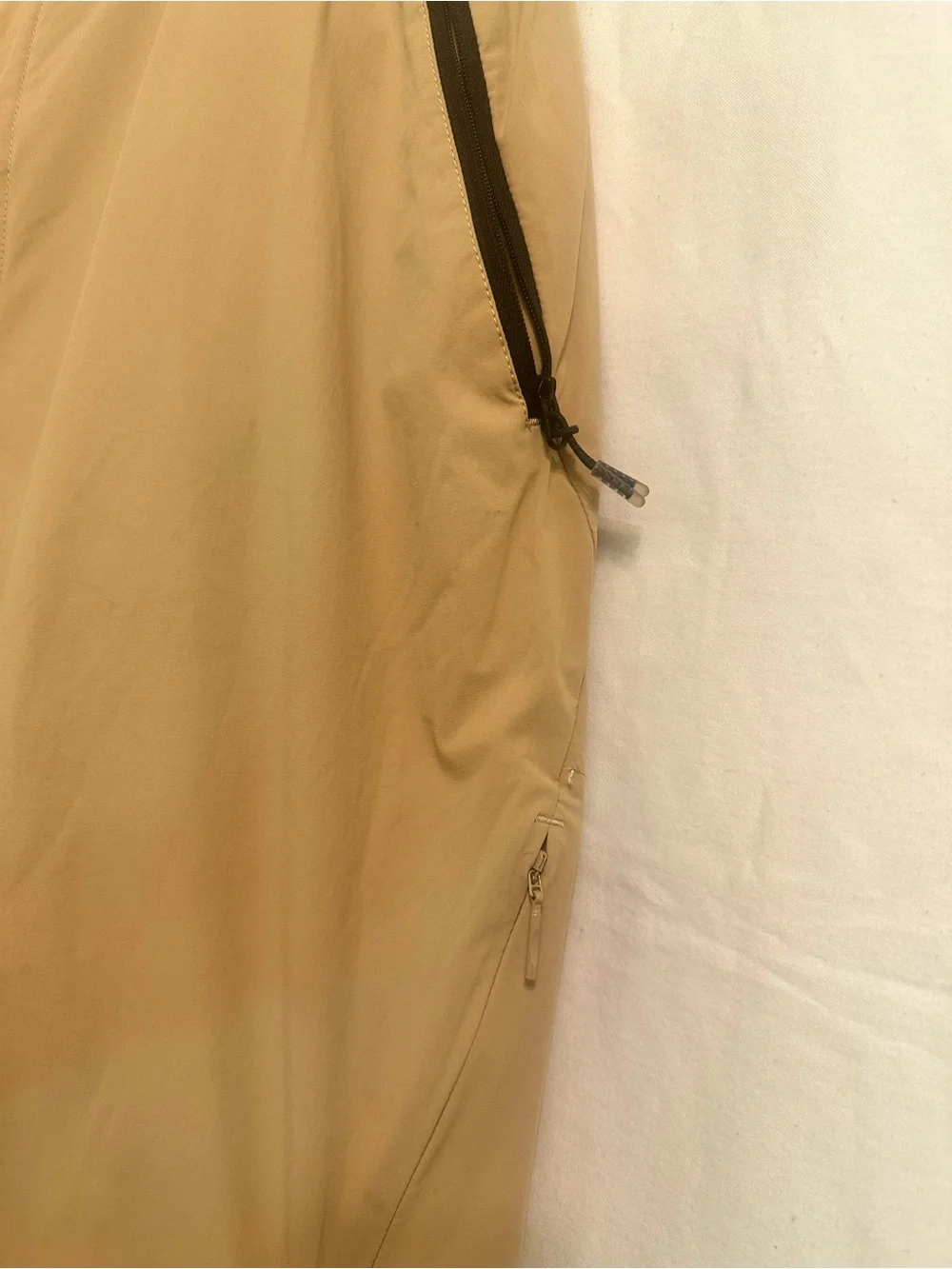 Lacoste Men's Light Brown Hybrid Shorts with Zip Pockets /38/